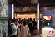 梦见洗澡百年典藏首渡重洋 124套英国工艺美术运动珍品亮相天津
