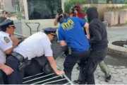 梦见洗澡洛杉矶之后，纽约也乱了，超20人被捕