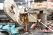 梦见洗澡小蚕虫变身“产业龙”，广西这座小城如何实现“破茧重生”？