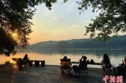 梦见洗澡“移动卧室”重塑旅行方式 “Z世代”爱上车轮上的家